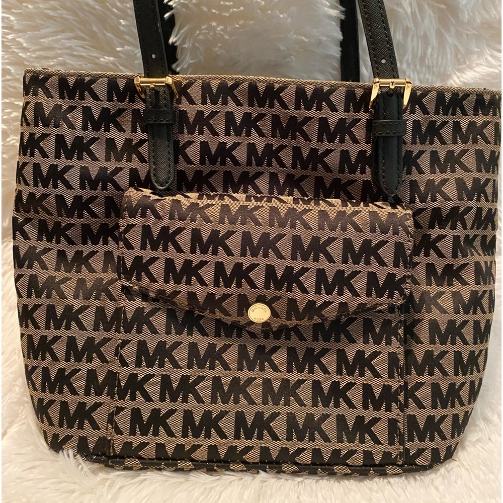 Original micheal kors purse with handles